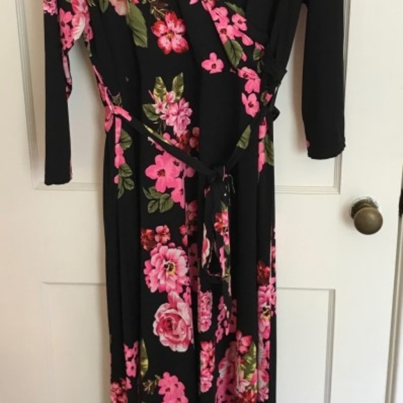 Milumia Floral Printed Wrap V-Neck Maxi Dress - Picture 3 of 3